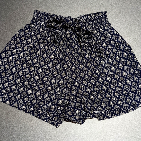 Hollister Pants - Hollister Paper bag Floral Shorts